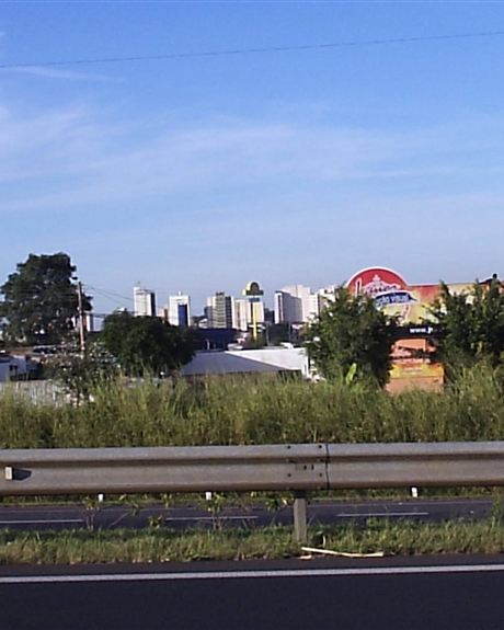 Cidade de Rio Claro vista da rodovia